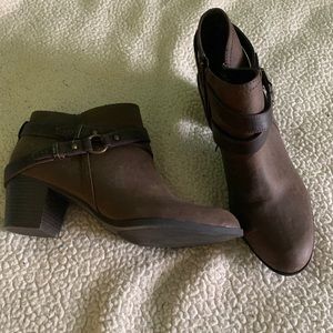 Dark brown booties with buckle never worn